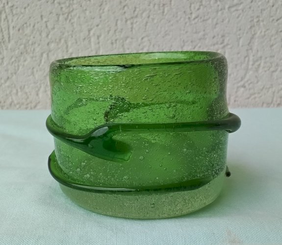 Bougeoir vert en verre 