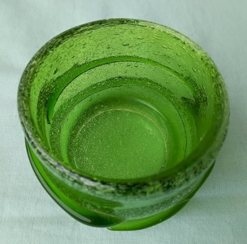 Bougeoir vert en verre 