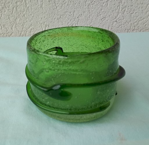 Bougeoir vert en verre 