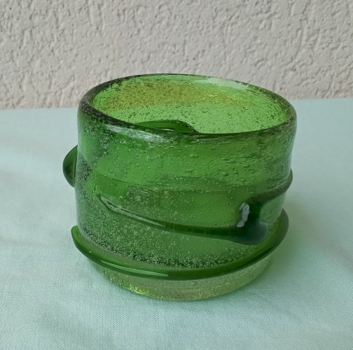 Bougeoir vert en verre 