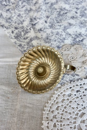 Bougeoir vintage rat de cave laiton doré - Plateau coquille spiralée style