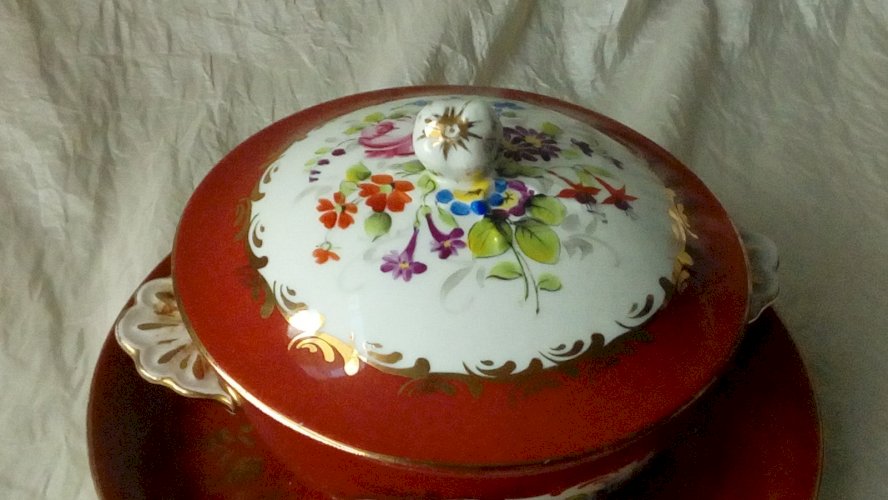 BOUILLON EN PORCELAINE DE PARIS SAMSON DECOR FLORAL FIN 19 EME**