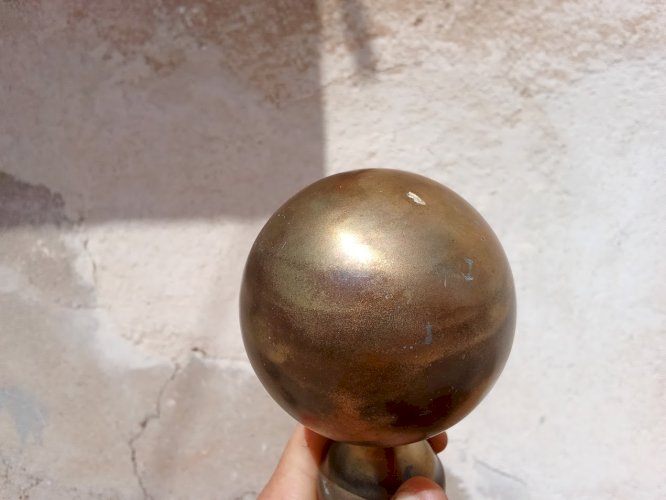 Boule descalier en laiton