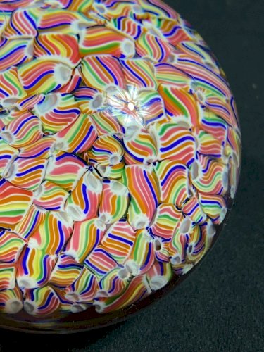 Boule presse-papier signée BACCARAT modèle Millefiori