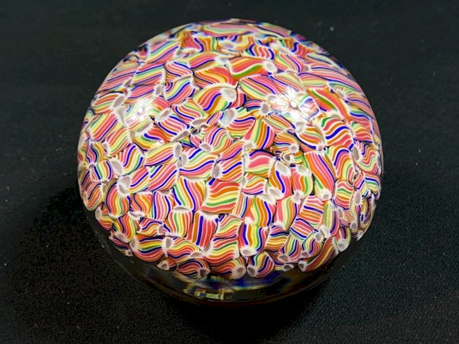 Boule presse-papier signée BACCARAT modèle Millefiori