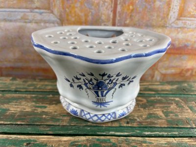 Bouquetière faïence Artisanat des Monastères de Bethléem décor bleu