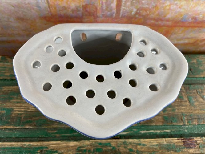 Bouquetière faïence Artisanat des Monastères de Bethléem décor bleu