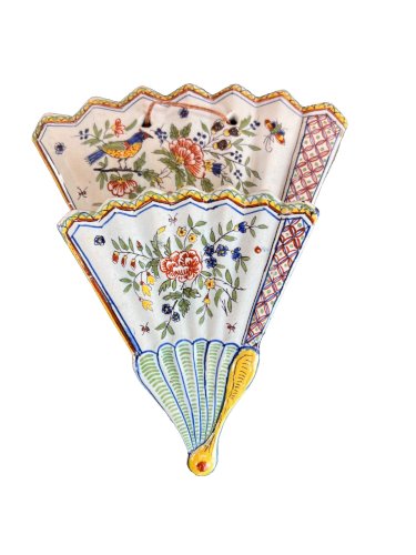 Bouquetière murale éventail faïence polychrome décor oiseau fleurs Desvres