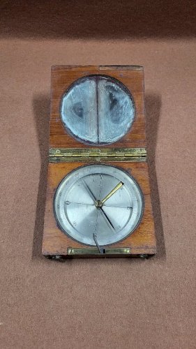 BOUSSOLE MILITAIRE ALIDADE ANCIENNE