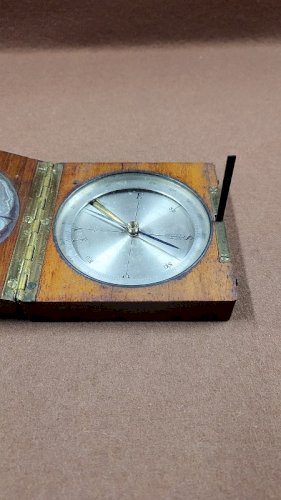 BOUSSOLE MILITAIRE ALIDADE ANCIENNE