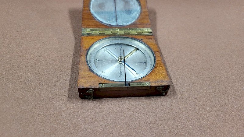 BOUSSOLE MILITAIRE ALIDADE ANCIENNE