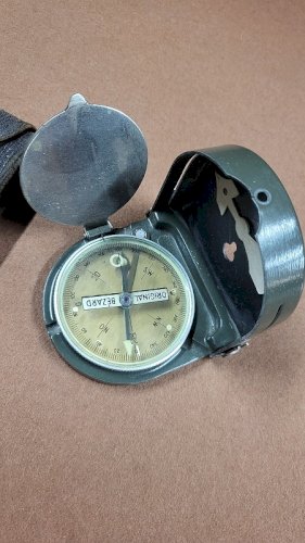 BOUSSOLE ORIGINALE BEZARD MILITAIRE AVEC SACOCHE