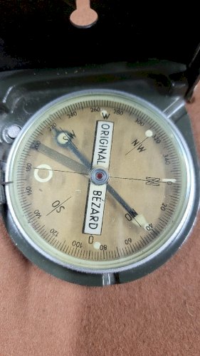 BOUSSOLE ORIGINALE BEZARD MILITAIRE AVEC SACOCHE