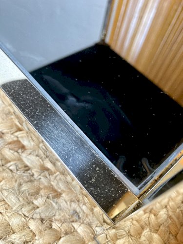 Bout de canapé en métal doré, dans le goût de la maison Jansen, années 1970