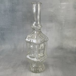 Bouteille à sujet en verre transparent décor 4 personnages guerre de Crimée