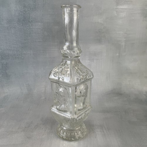 Bouteille à sujet en verre transparent décor 4 personnages guerre de Crimée