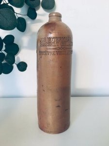 Bouteille ancienne en grès