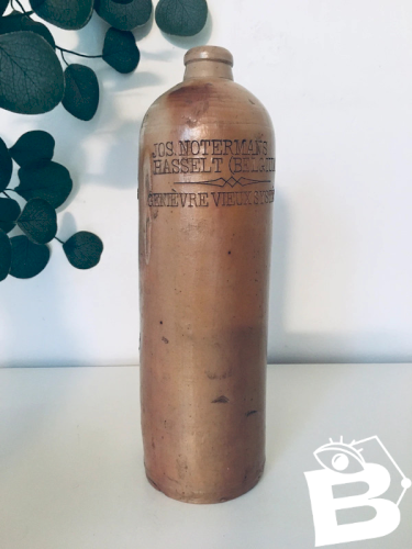 Bouteille ancienne en grès