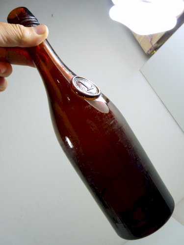 Bouteille ancienne verre soufflé sceau L Haute Epoque seal bottle fond plat 18 e