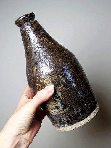 Bouteille en grès pyrité émaillé vintage artisanale signée Jean Lamy