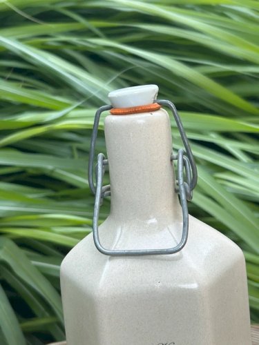 Bouteille en grès rétro vintage « Les Vieux Métier de Paris »