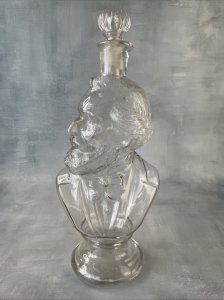 Bouteille en verre transparent buste de Gambetta verrerie LEGRAS non signé