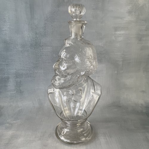Bouteille en verre transparent buste de Gambetta verrerie LEGRAS non signé