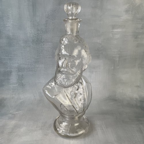 Bouteille en verre transparent buste de Gambetta verrerie LEGRAS non signé