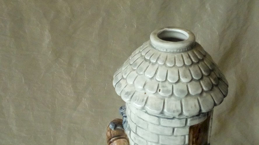 BOUTEILLE MUSICALE EN FAIENCE BARBOTINE MODELE PEUT COURANT*