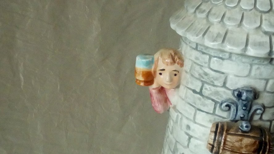 BOUTEILLE MUSICALE EN FAIENCE BARBOTINE MODELE PEUT COURANT*