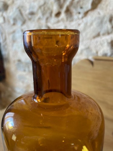 Bouteille / vase soliflore en verre ambré