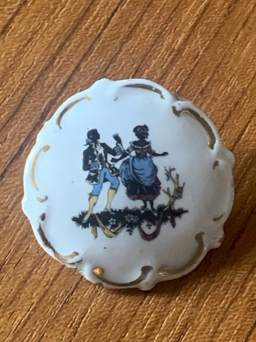Bouton en porcelaine style rocaille scène galante XIXe