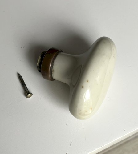 bouton poignee de porte ancienne en porcelaine et laiton n° 10