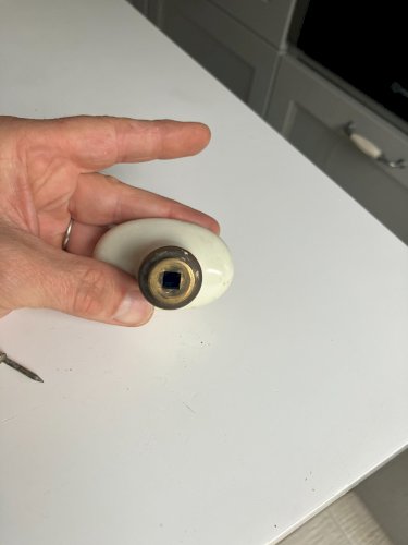 bouton poignee de porte ancienne en porcelaine et laiton n° 10