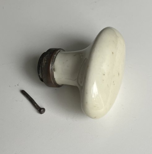 bouton poignee de porte ancienne en porcelaine et laiton n° 11