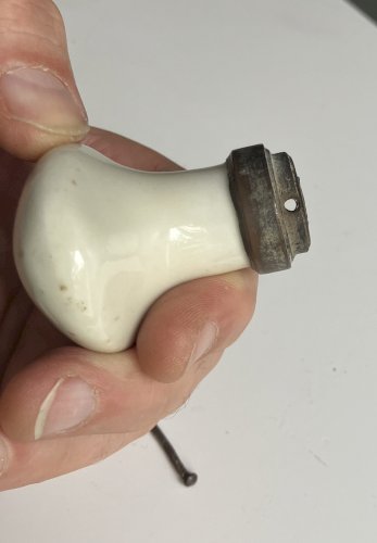 bouton poignee de porte ancienne en porcelaine et laiton n° 11