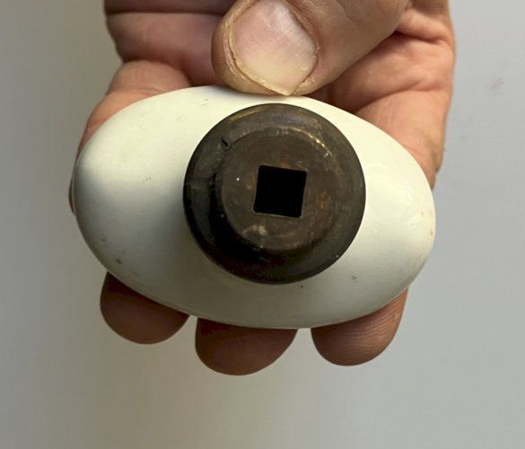 bouton poignee de porte ancienne en porcelaine et laiton n° 8