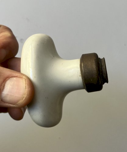 bouton poignee de porte ancienne en porcelaine et laiton n° 8