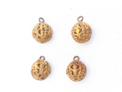 Boutons anciens de vêtements en métal filigrané