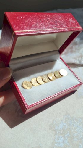 Boutons de manchette dans leurs boite