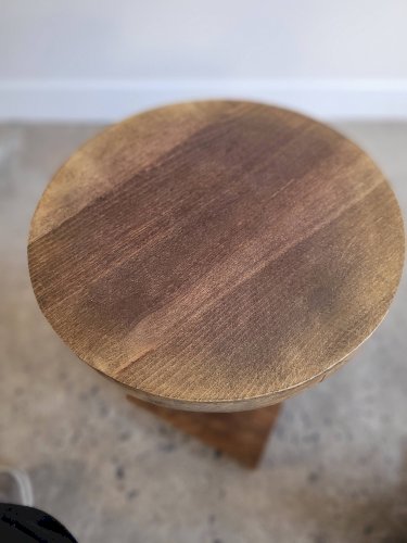 Bouts de canapé brutalistes