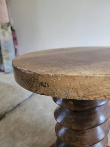 Bouts de canapé brutalistes