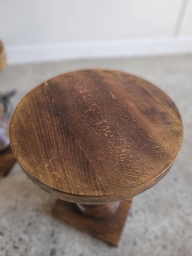 Bouts de canapé brutalistes