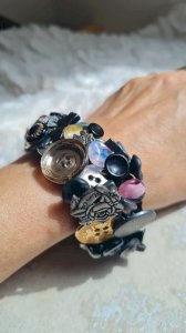 Bracelet avec boutons atypique
