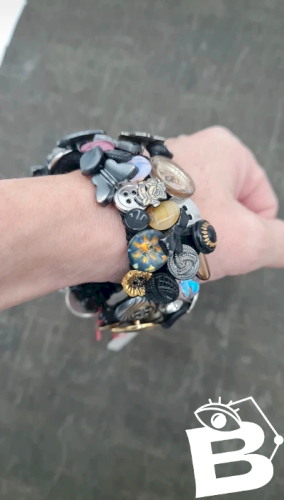 Bracelet avec boutons atypique