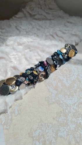 Bracelet avec boutons atypique