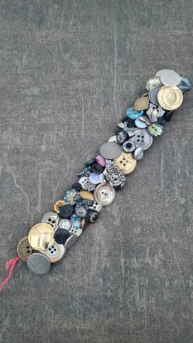 Bracelet avec boutons atypique
