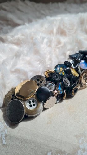 Bracelet avec boutons atypique