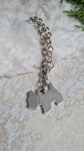 Bracelet avec un chien en métal argenté