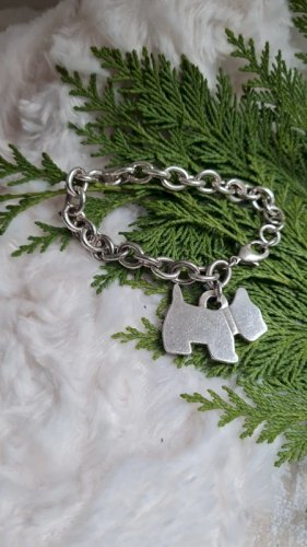 Bracelet avec un chien en métal argenté